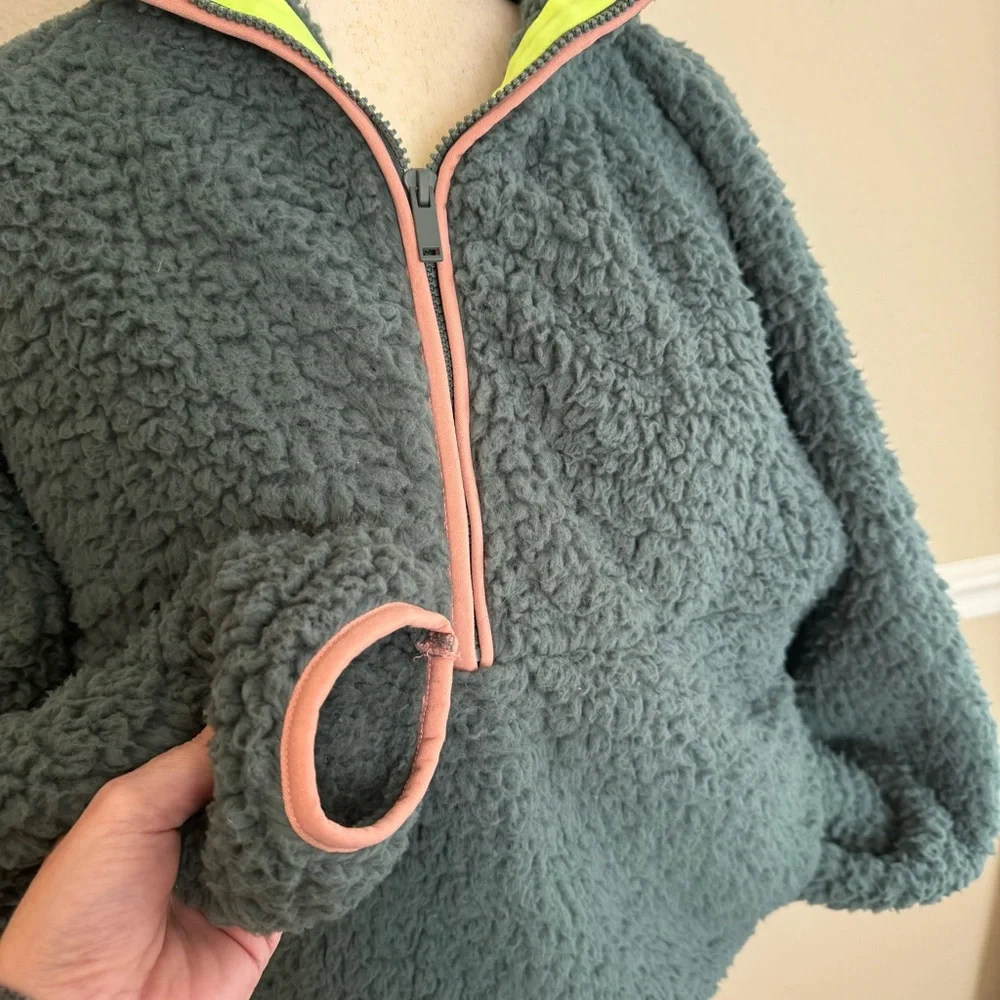 Express Fleece Pullover - Picture 4 of 7